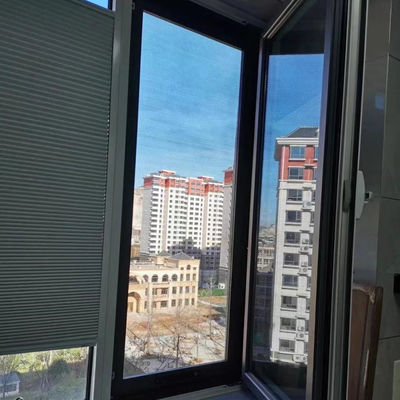 پرده های لانه زنبوری عمودی اتاق خواب، سایه های سلولار بالا و پایین موتوری روز و شب